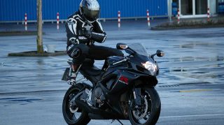 What should motorcyclists Never assume? 10-things-no-motorcyclist-should-ever-do-angry